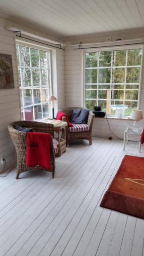 Cozy cottage with lake view, Bergshamra